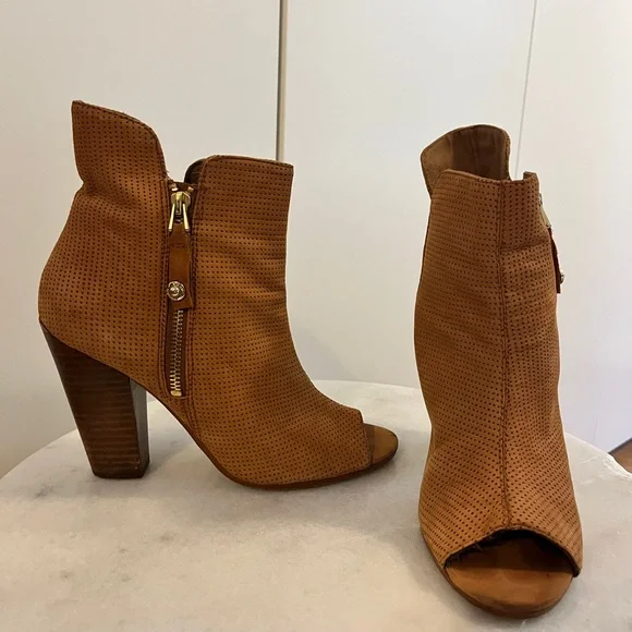 GUESS heels - Picture 2 of 5